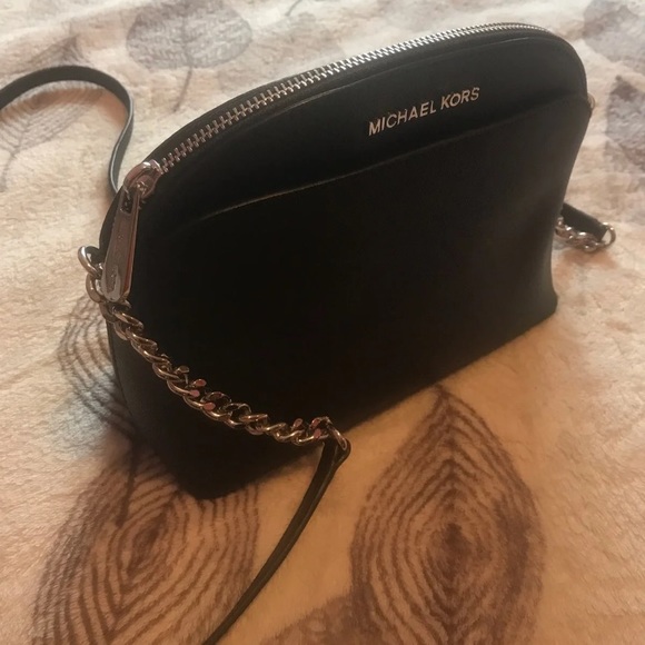Michael Kors purse - Picture 1 of 4